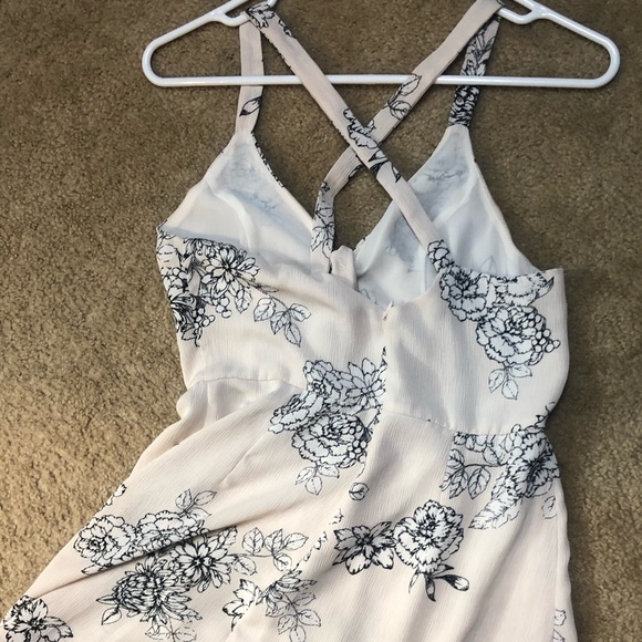 Cute cream romper 😍 - Picture 2 of 2